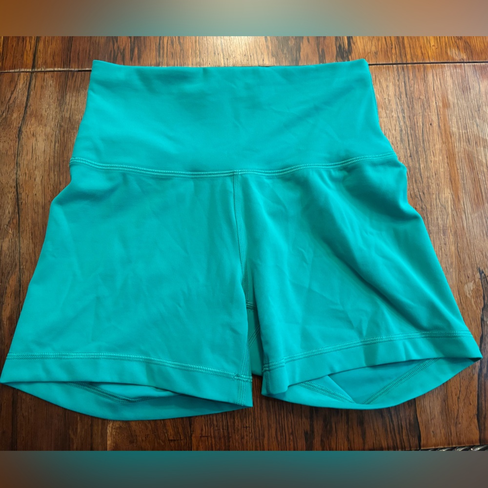 Lululemon WunderTrain High Rise Shorts 4” - Size 6